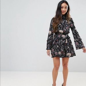 Gorgeous long sleeve flower print dress!